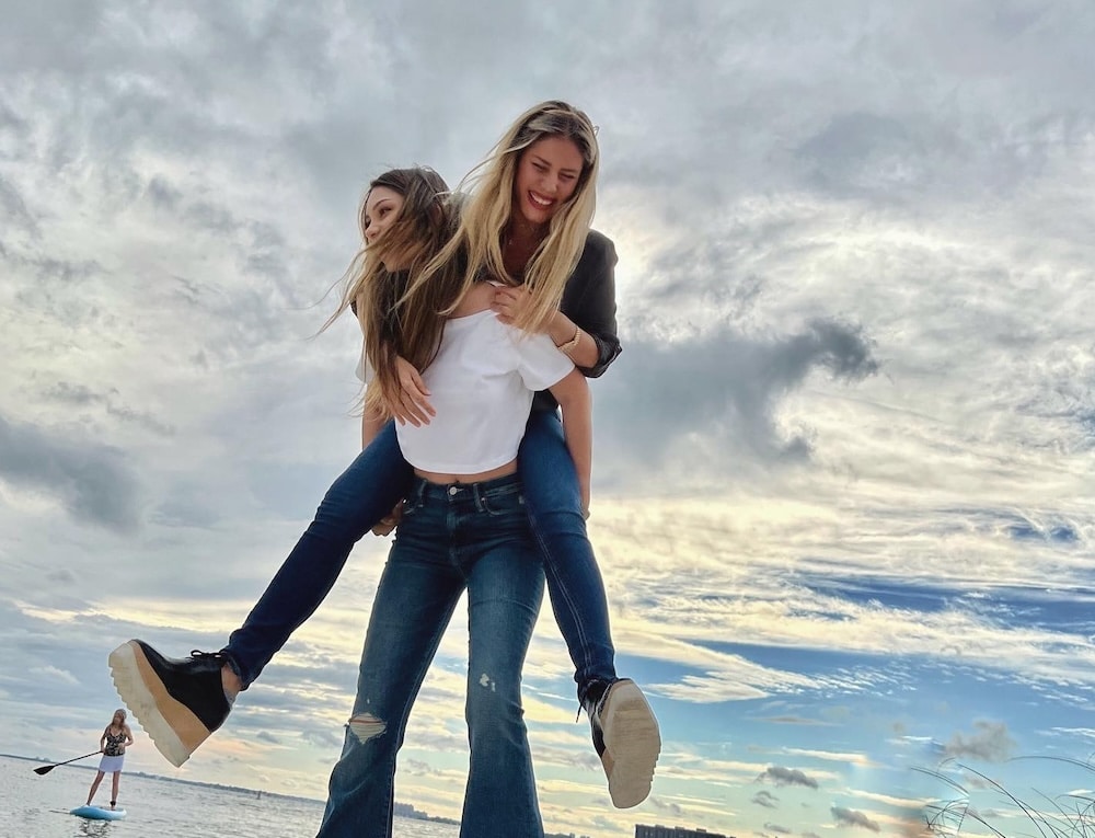 ¡Son iguales! El sorprendente parecido de Giuliana Sotela y Constanza Ríos