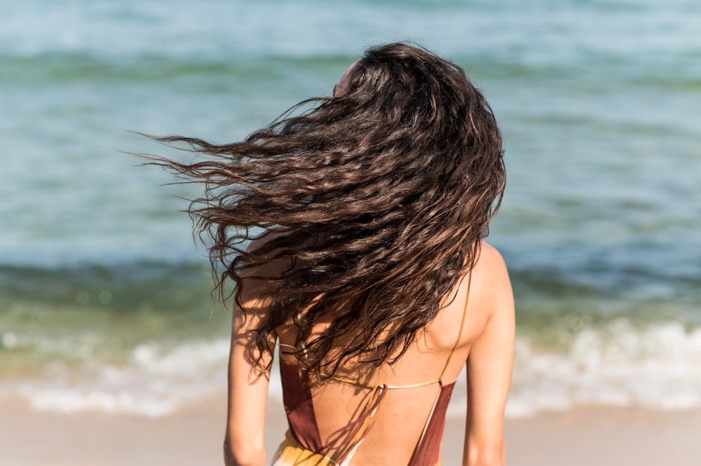 Seis consejos clave para cuidar tu cabello en verano: playa y piscina sin daños