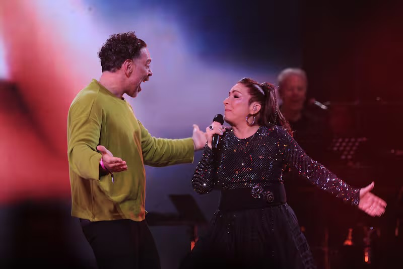 Neme responde a las críticas por subirse al escenario con Gloria Estefan