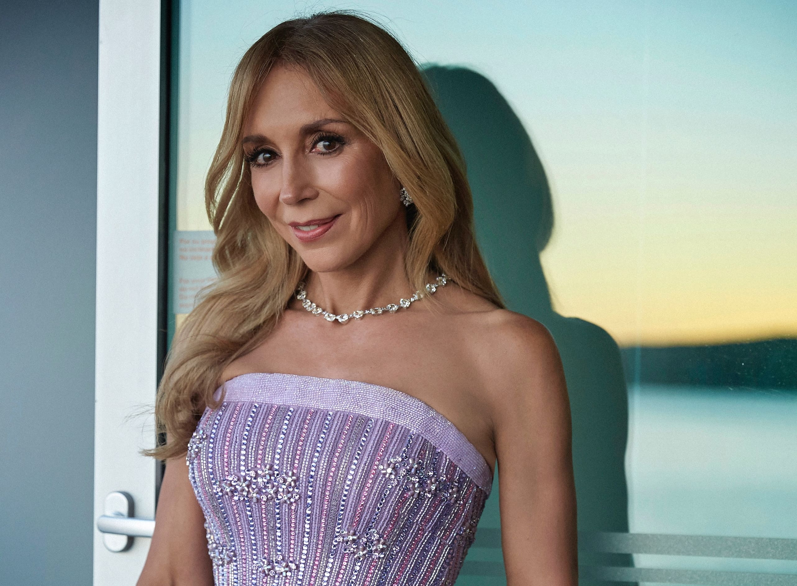 El lila escultórico de Karen Doggenweiler, la elección que conquistó en Viña