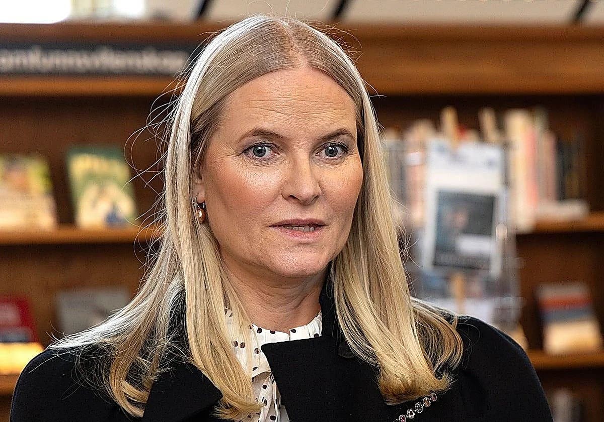 La princesa Mette-Marit de Noruega pide disculpas por su amistad con Epstein