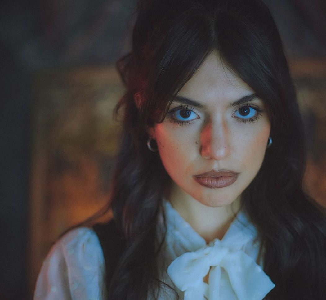 Juli Coria, la actriz argentina que convirtió el horóscopo en un fenómeno viral