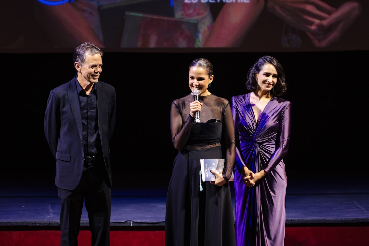Así fue la Premiere Global de la serie “La Casa de los Espíritus” en el Teatro Municipal de Santiago