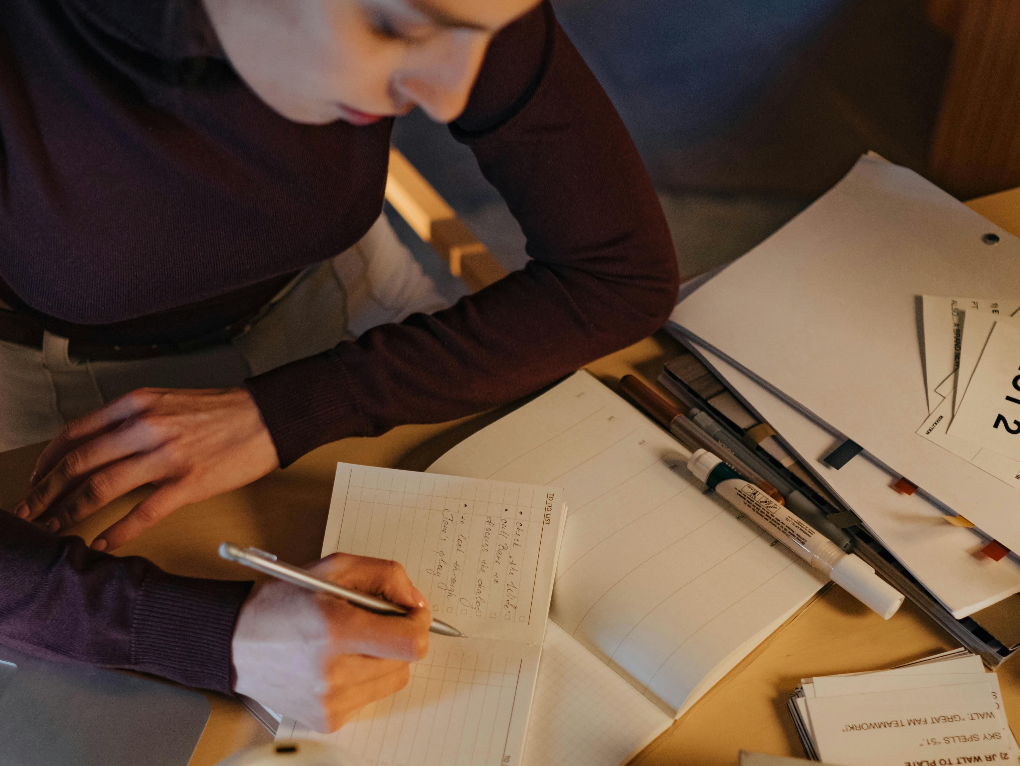 La autora de La Asistenta revela su identidad tras 23 años en el anonimato