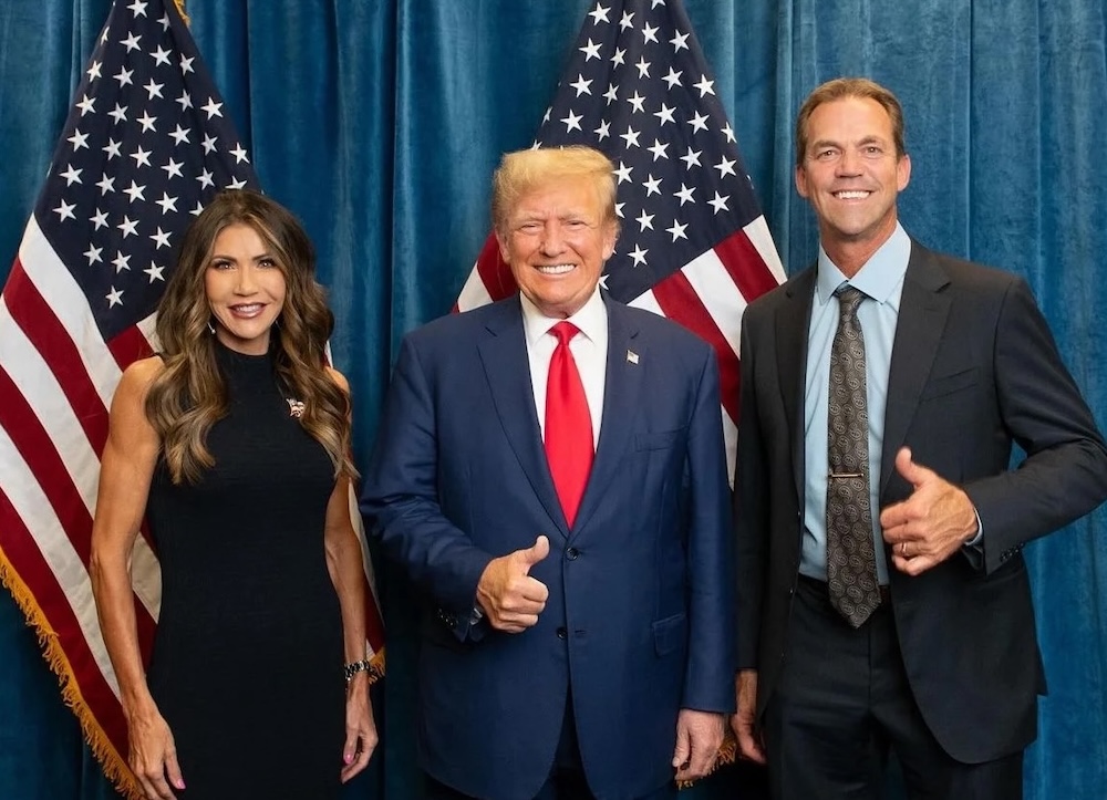 Exsecretaria de Seguridad de Trump, Kristi Noem, enfrenta polémica por fotos filtradas sobre su esposo