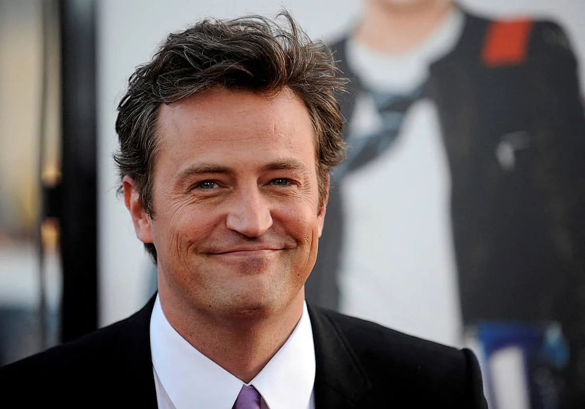 Hermanas de Matthew Perry acusan al asistente del actor tras nuevas revelaciones
