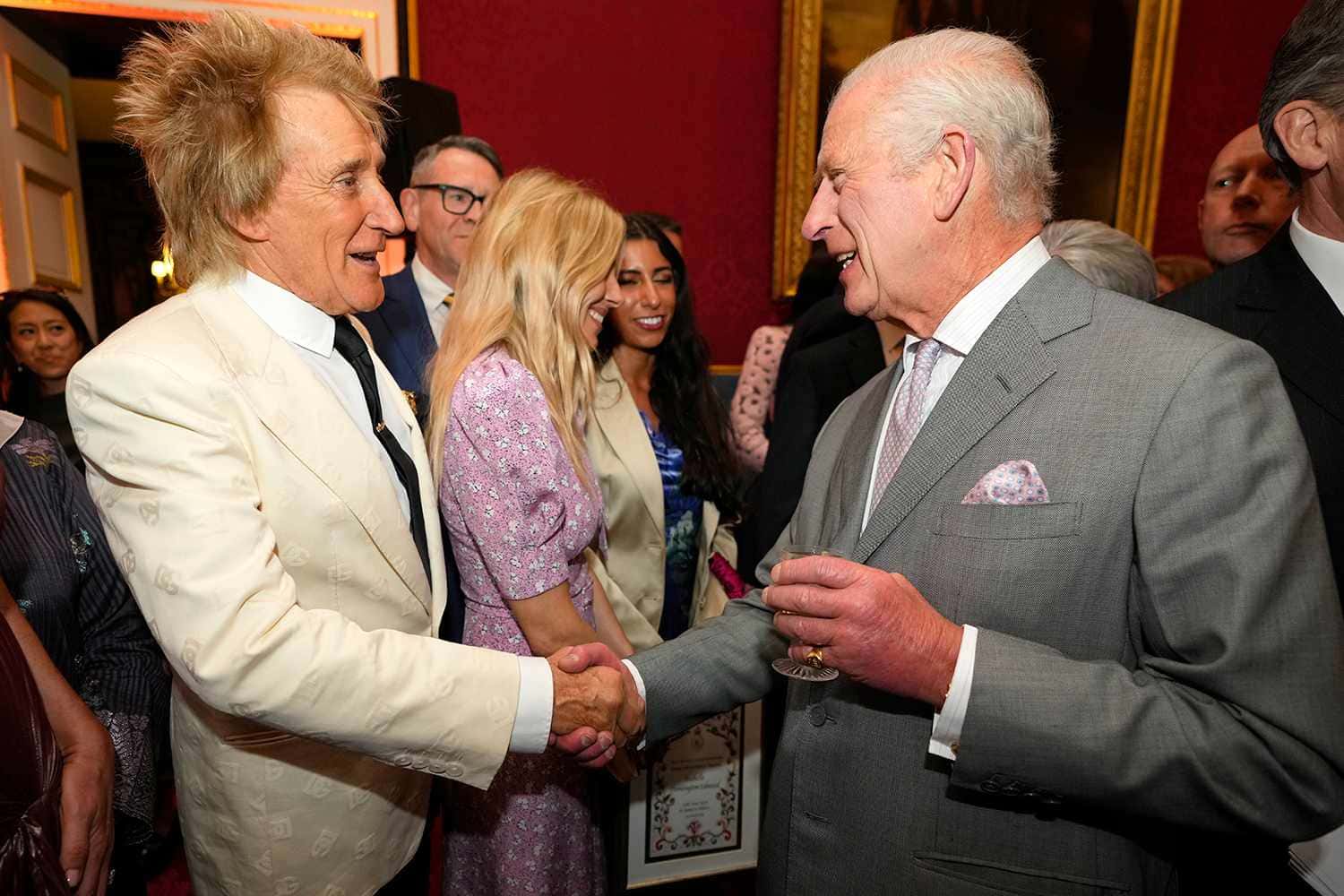 Rod Stewart defendió a Carlos III con una polémica frase durante una alfombra roja