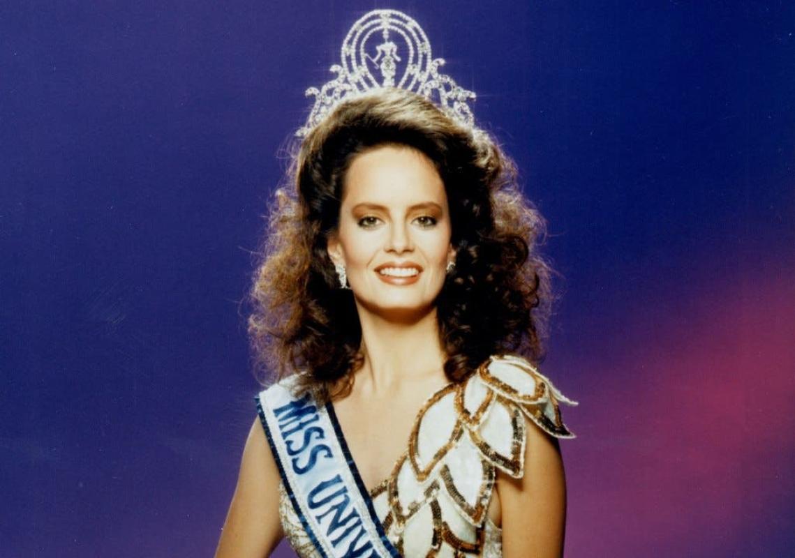 Miss Universo rinde homenaje a Cecilia Bolocco en el día de su cumpleaños