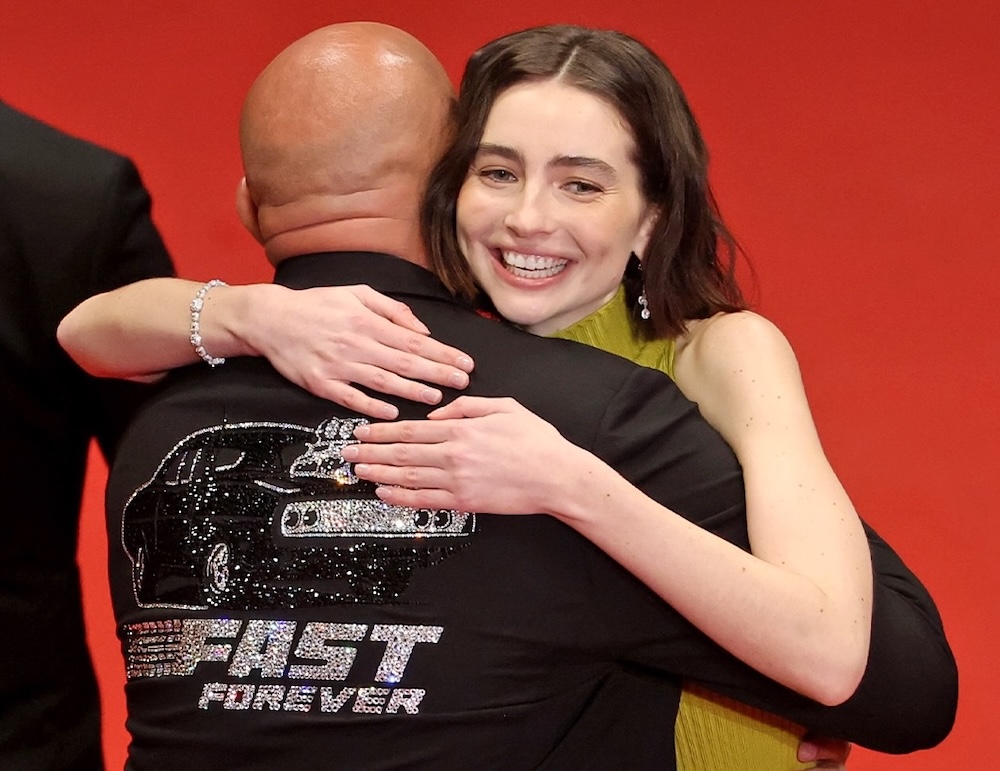 El emocionante abrazo de Vin Diesel con hija de Paul Walker en el 25 aniversario de “Rápido & Furioso”
