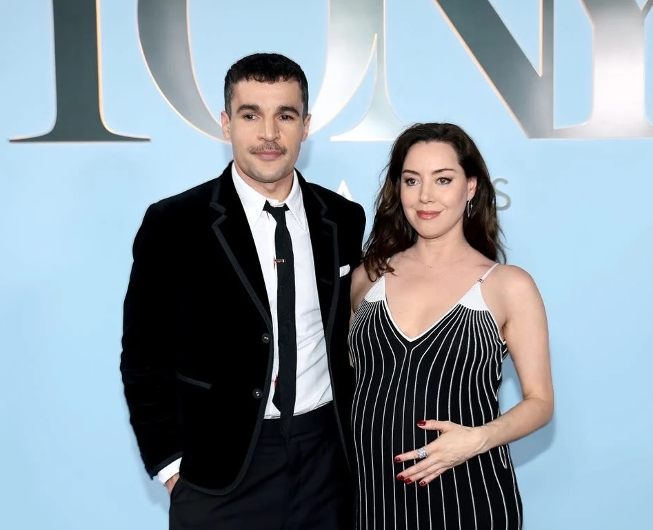 Aubrey Plaza y Christopher Abbott debutan en la alfombra roja tras anunciar embarazo
