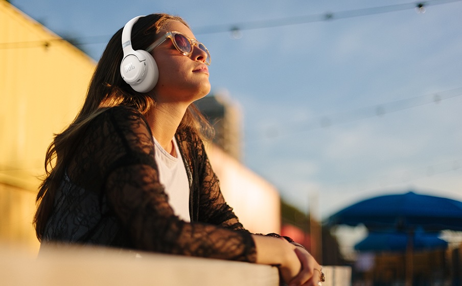 JBL presenta los audífonos ideales para acompañar cada momento del día