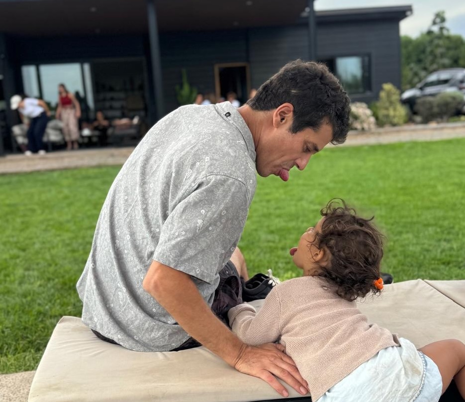 Especial Padres: Matías Oviedo y la música de ser papá