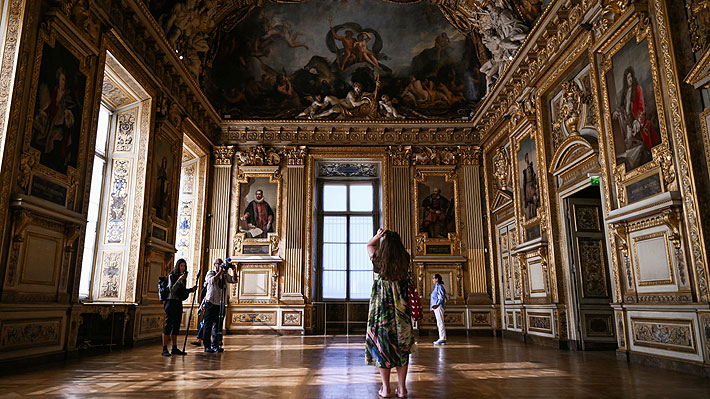 Louvre reabre la Galería de Apolo tras histórico robo de las joyas de la Corona