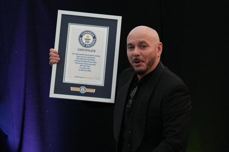 Fanáticos de Pitbull baten un récord Guinness disfrazados como el cantante