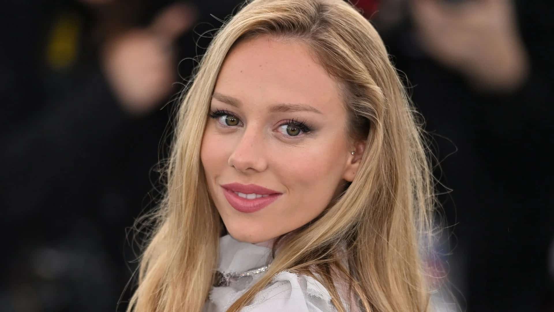 Ester Expósito pone freno a los rumores sobre su romance