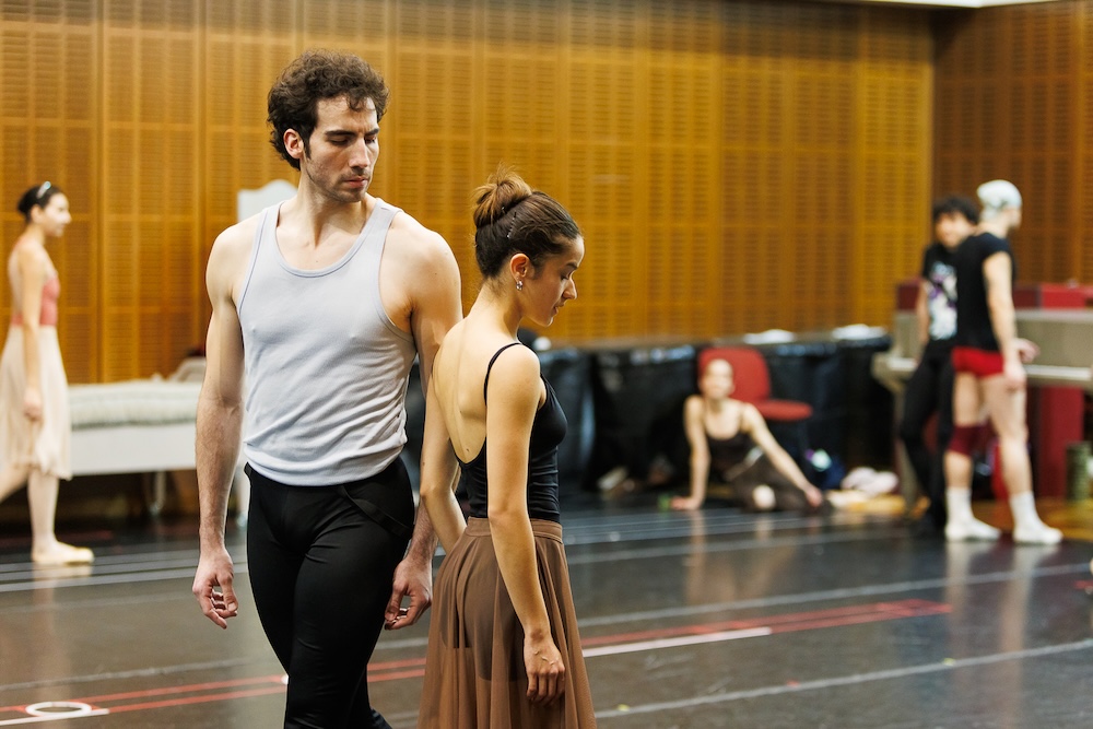 Teatro Municipal de Santiago lidera el estreno mundial de ballet “Orgullo y prejuicio”