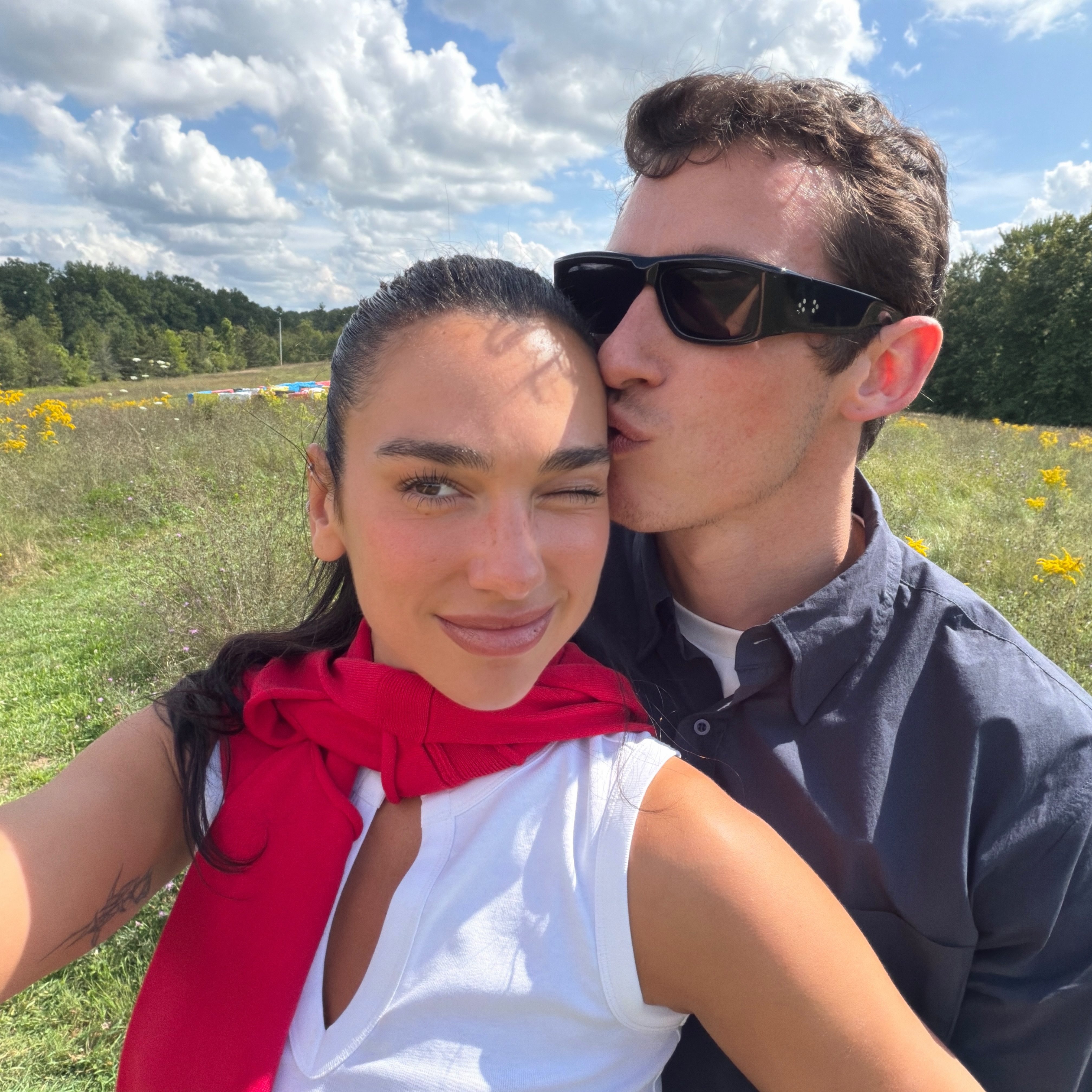 Dua Lipa revela detalles de su boda junto a Callum Turner