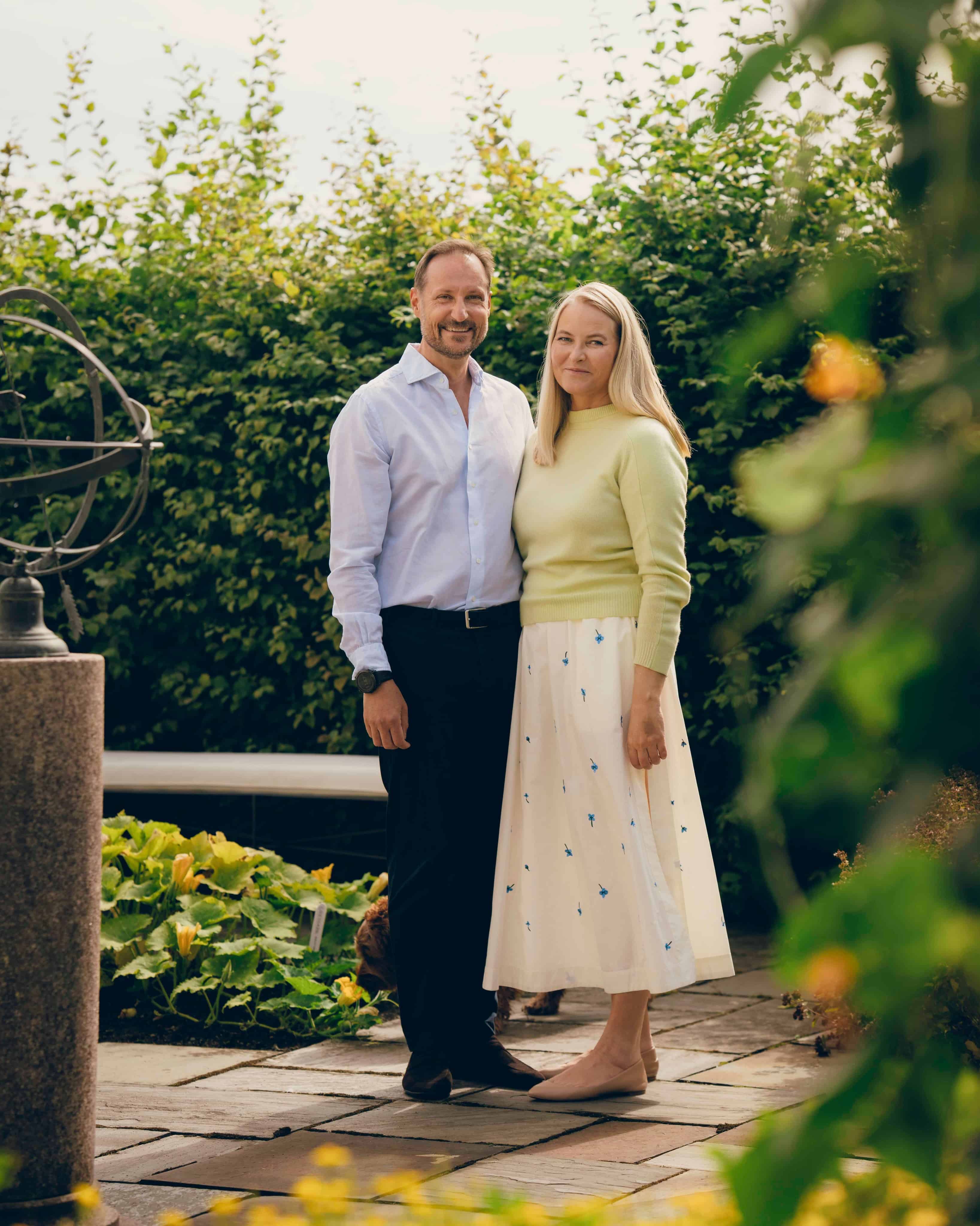 Los príncipes noruegos Haakon y Mette-Marit celebran 25 años de amor