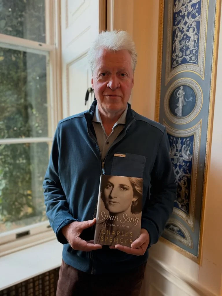 Roban ejemplares del íntimo libro de Charles Spencer sobre su hermana Diana