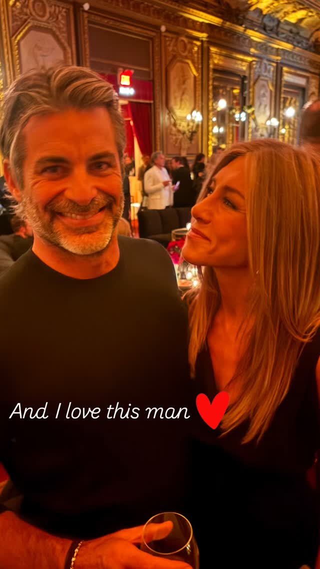 Jennifer Aniston celebra el lanzamiento del nuevo libro de su pololo, Jim Curtis