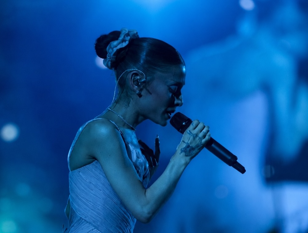 Ariana Grande se despide entre lágrimas de los escenarios
