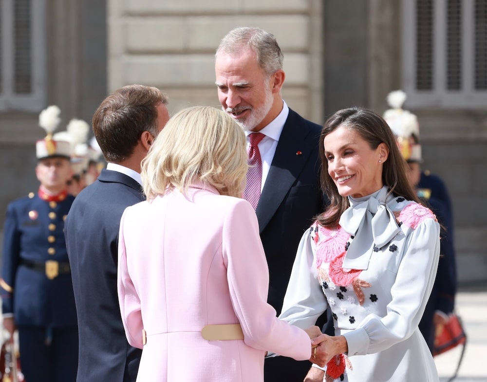 ¡La Reina Letizia lo vuelve a hacer! Deslumbra con sus looks para recibir a los Macron en España