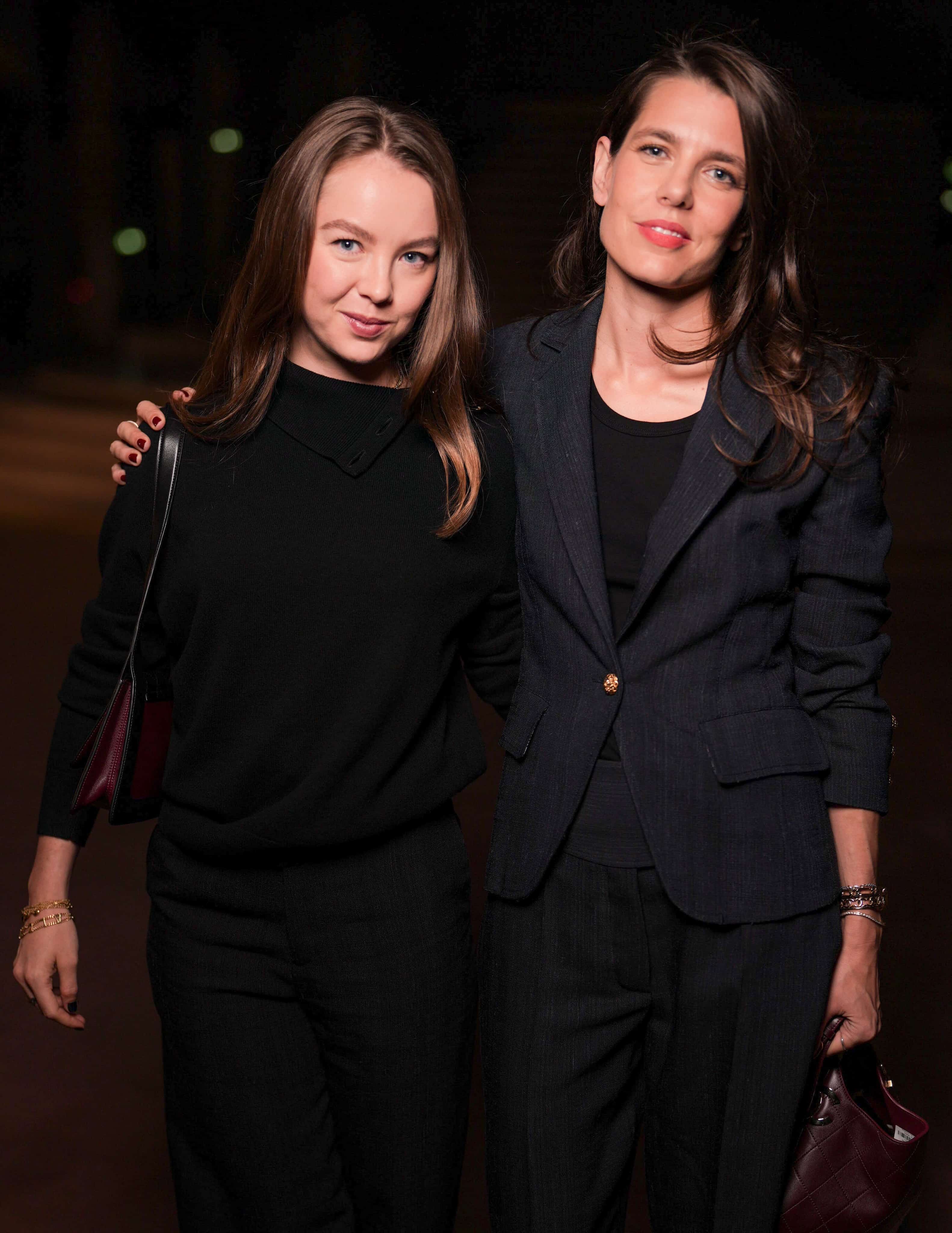 Alexandra de Hannover y Charlotte Casiraghi: de negro en la Semana de la Moda de París