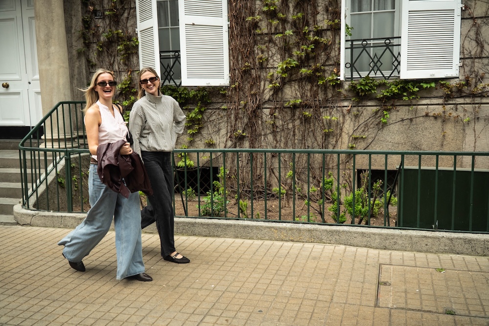 Joanna Lindsay y Honor Starling: Las escocesas que conquistaron Chile con su podcast