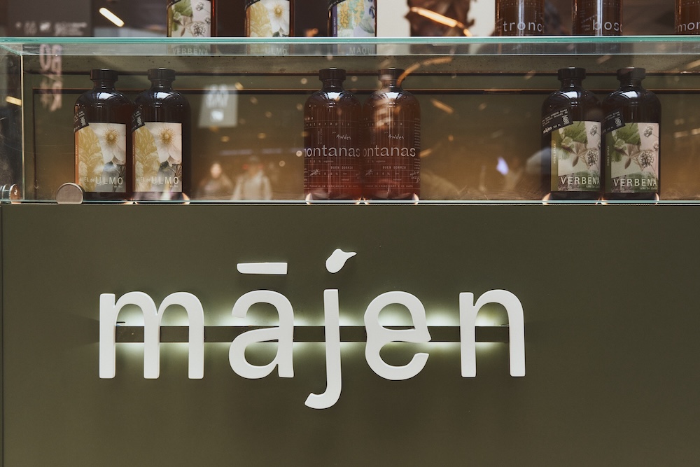 MAJEN lleva el bosque valdiviano a Costanera Center con un nuevo Beauty Bar