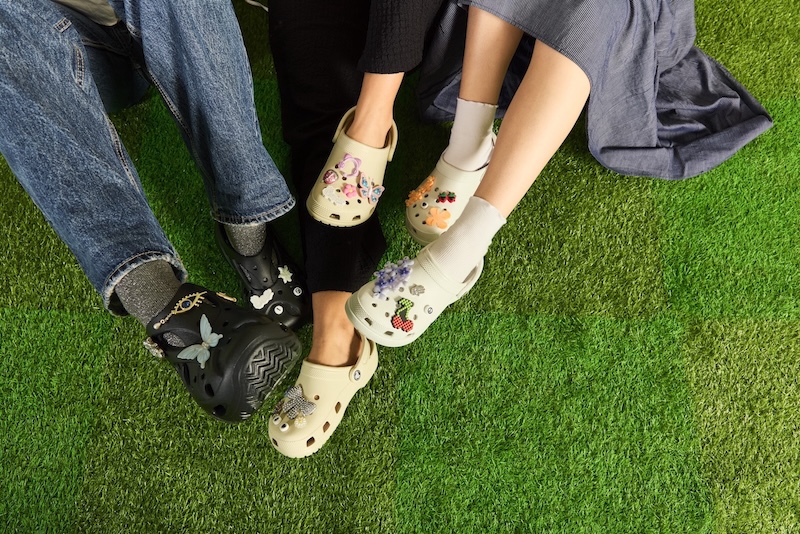 Crocs tira la casa por la ventana en Cyber: hasta 50% de descuento para adelantar el verano