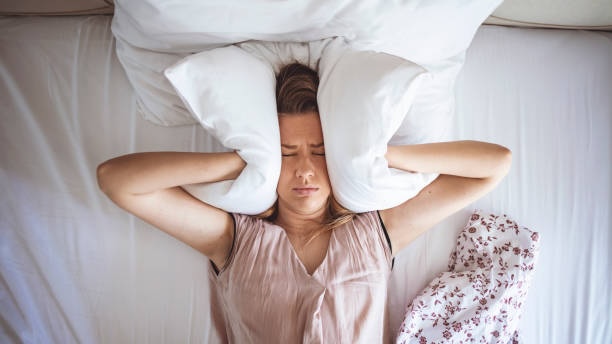 Dormir mal te puede pasar la cuenta: lo que la ciencia está descubriendo sobre el envejecimiento