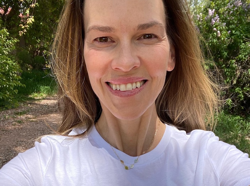 Hilary Swank anunció que espera su tercer hijo a los 52 años