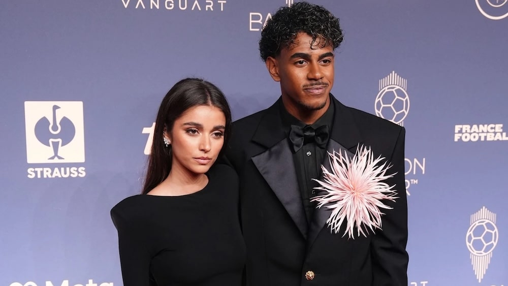 Qué significa la flor de Lamine Yamal en su look elegido para la gala del Balón de Oro