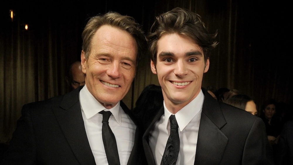 Bryan Cranston despide a RJ Mitte, su hijo en “Breaking Bad”, con emotivo mensaje
